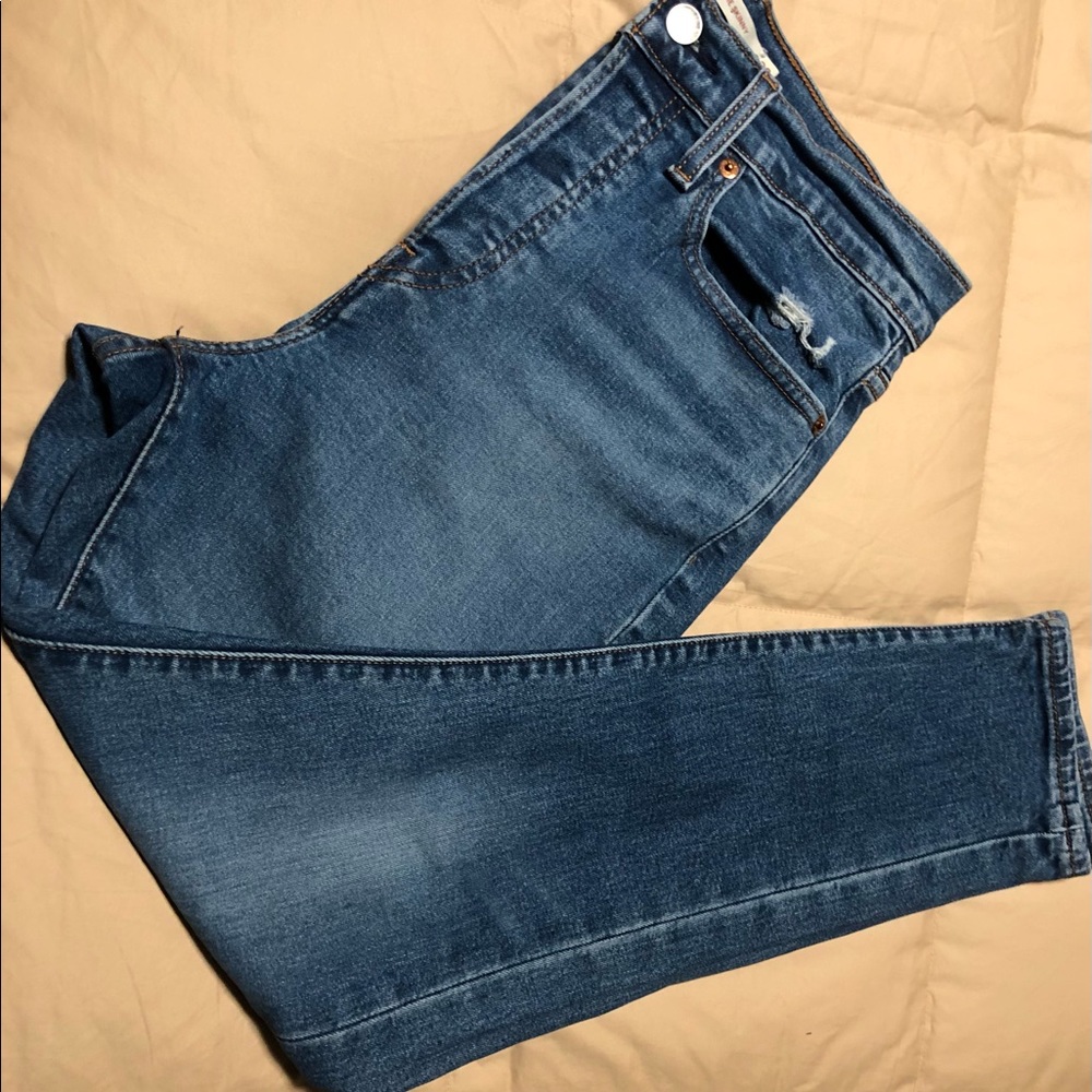 Levi’s Distressed Wedgie Skinny - Sz 30